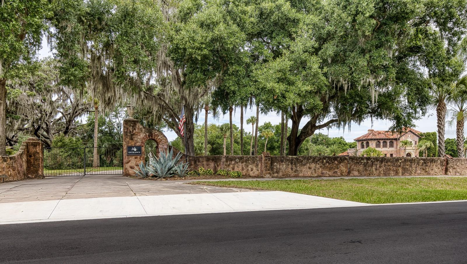 HOWEY GRIFFIN VILLAGE - Residential