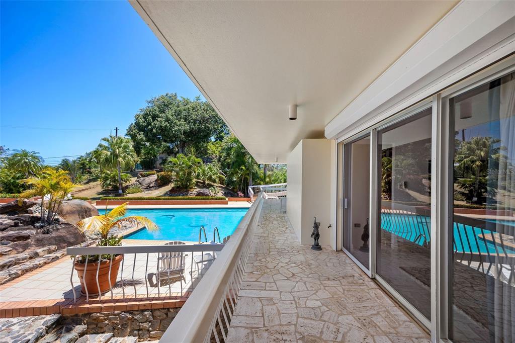 URB. LA ROCA - Residential