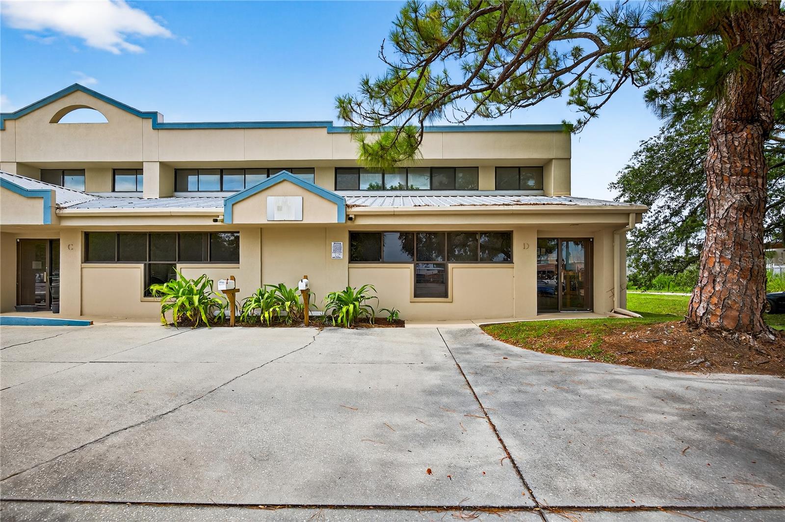 Proven coastal rental business with 4+ years of success. 2024 sales exceeded $531K, and 2025 YTD NOI is already at $125K+. Turnkey operation with fleet, equipment, website, and systems included ($104K+ in assets). The business recently relocated to a Class A warehouse just 10 minutes from the previous location. Ideal for an owner-operator seeking immediate cash flow and growth potential through franchising, new rental lines (kayaks, paddleboards, e-bikes), and streamlined operations. Profitable, scalable, and lifestyle-friendly opportunity in a prime Florida market.