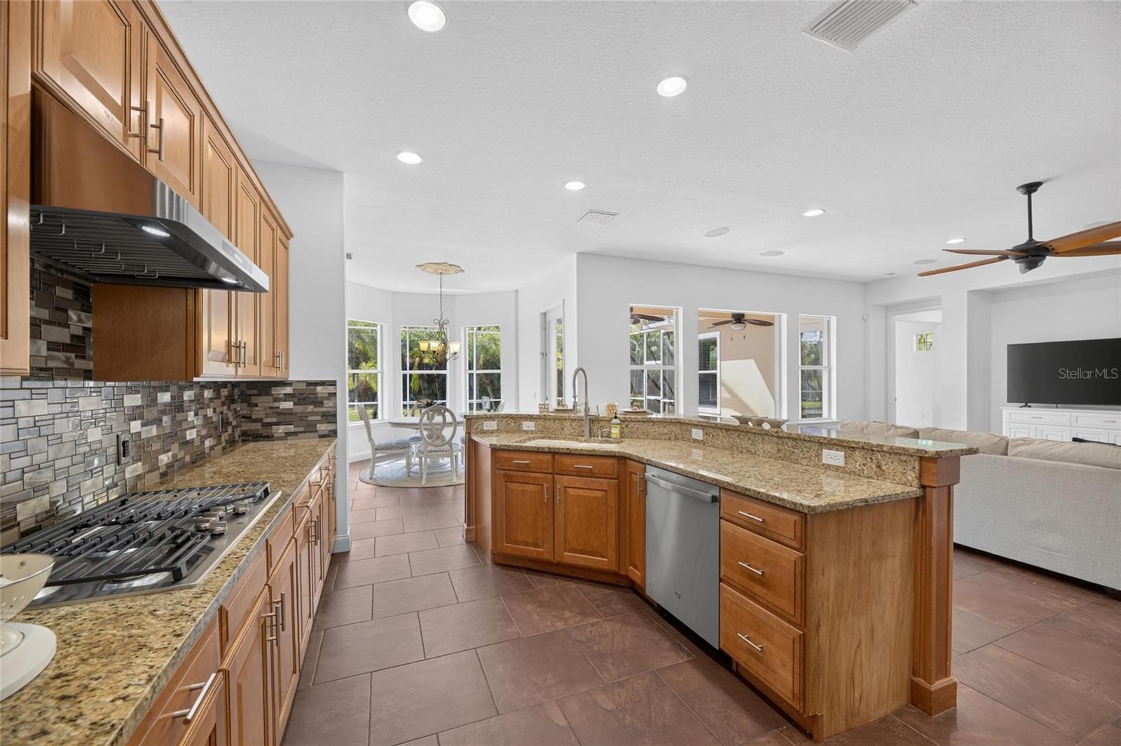 MIRABAY PH 3B-2 - Residential
