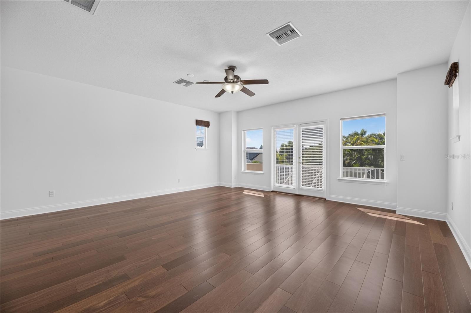 MIRABAY PH 3B-2 - Residential