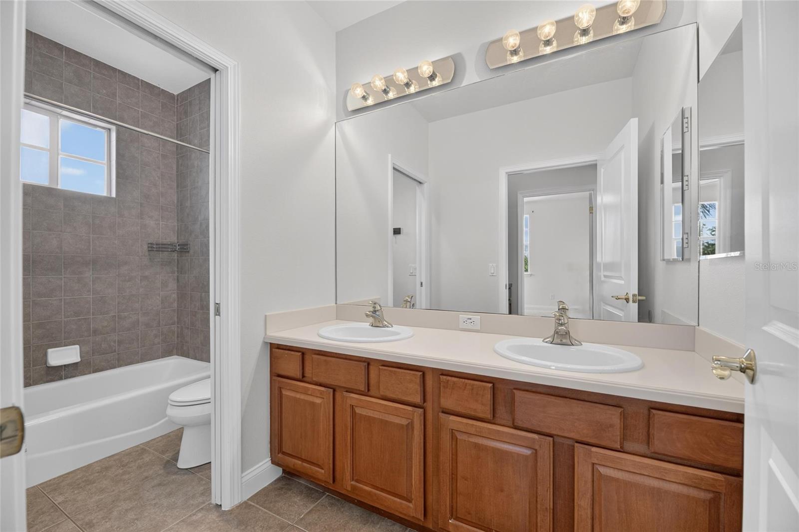 MIRABAY PH 3B-2 - Residential
