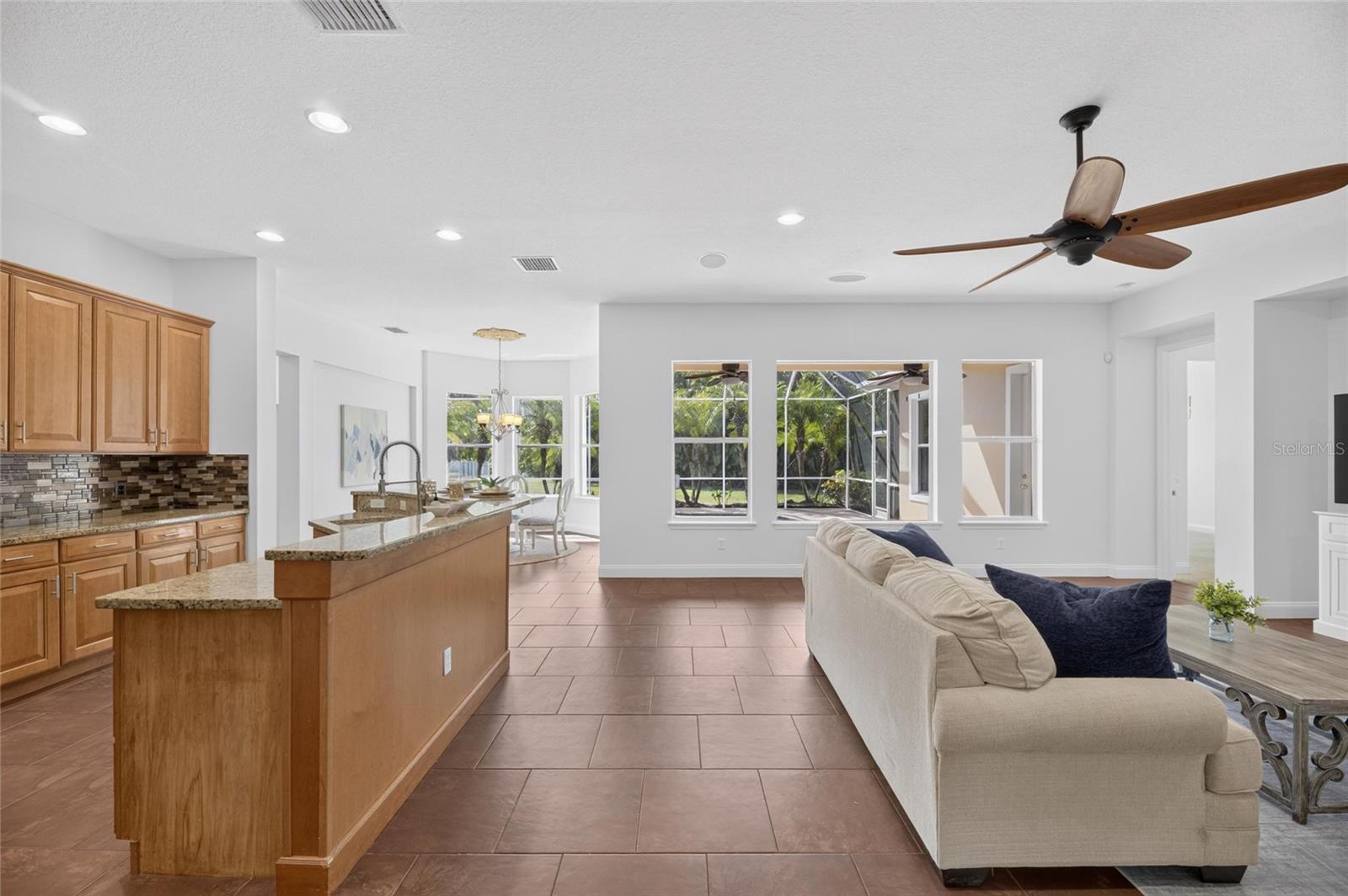 MIRABAY PH 3B-2 - Residential