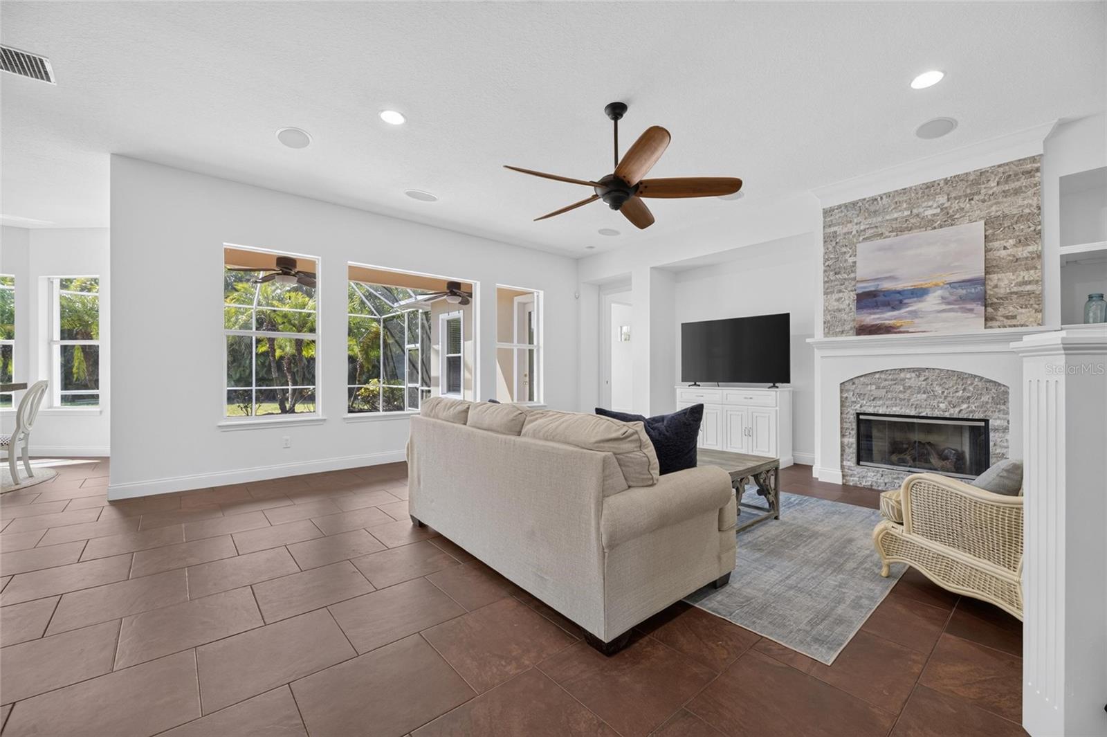 MIRABAY PH 3B-2 - Residential