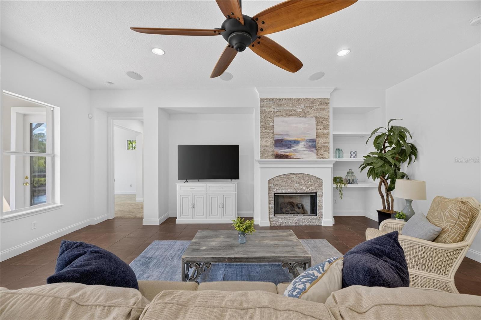 MIRABAY PH 3B-2 - Residential