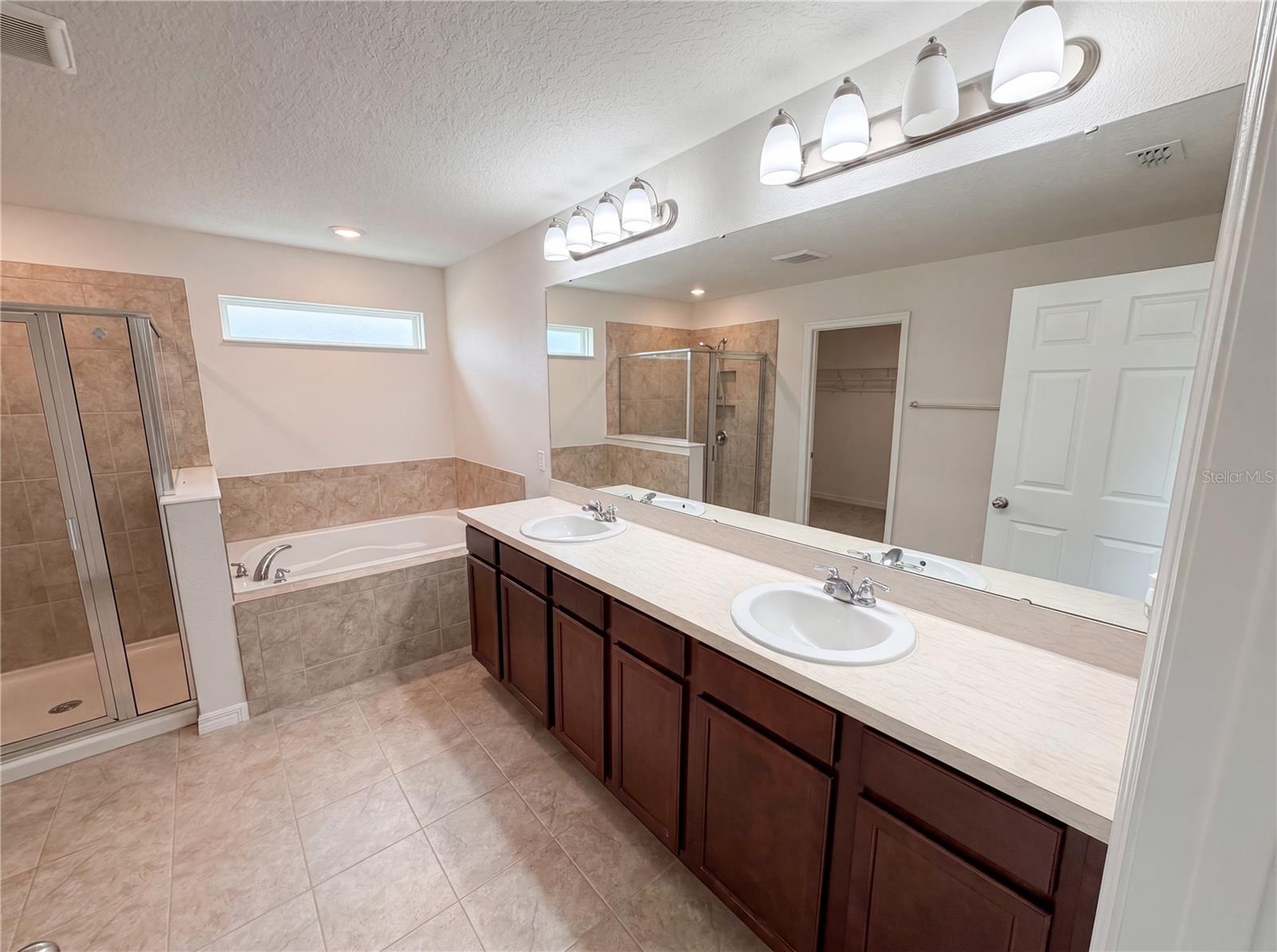 SEVEN OAKS - Residential