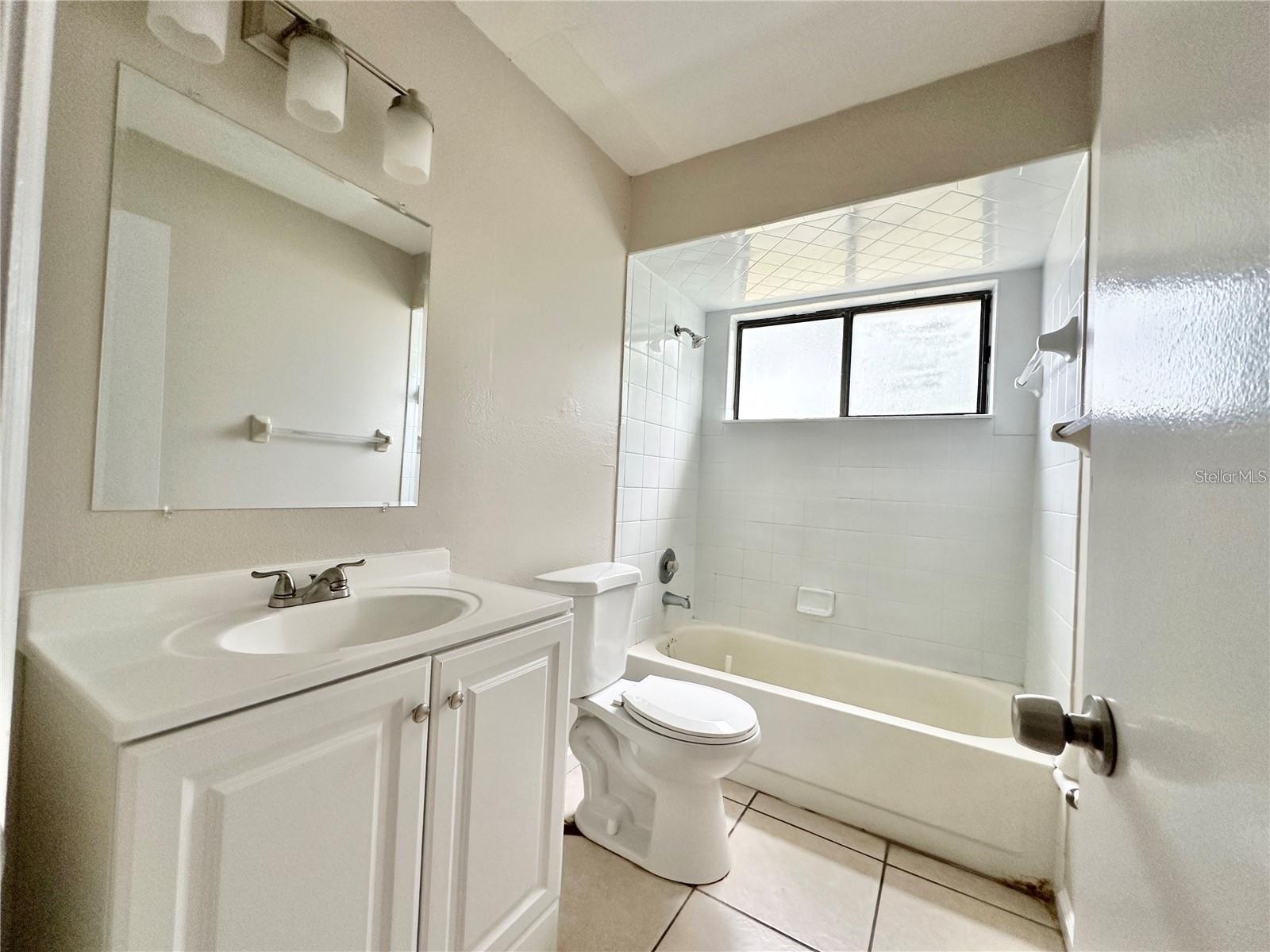 DELTONA LAKES UN 41 - Residential Lease