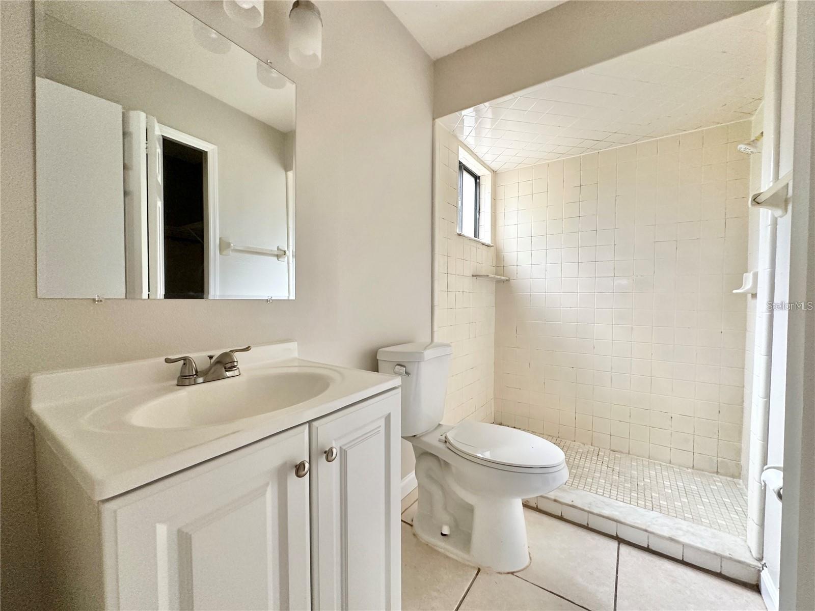 DELTONA LAKES UN 41 - Residential Lease