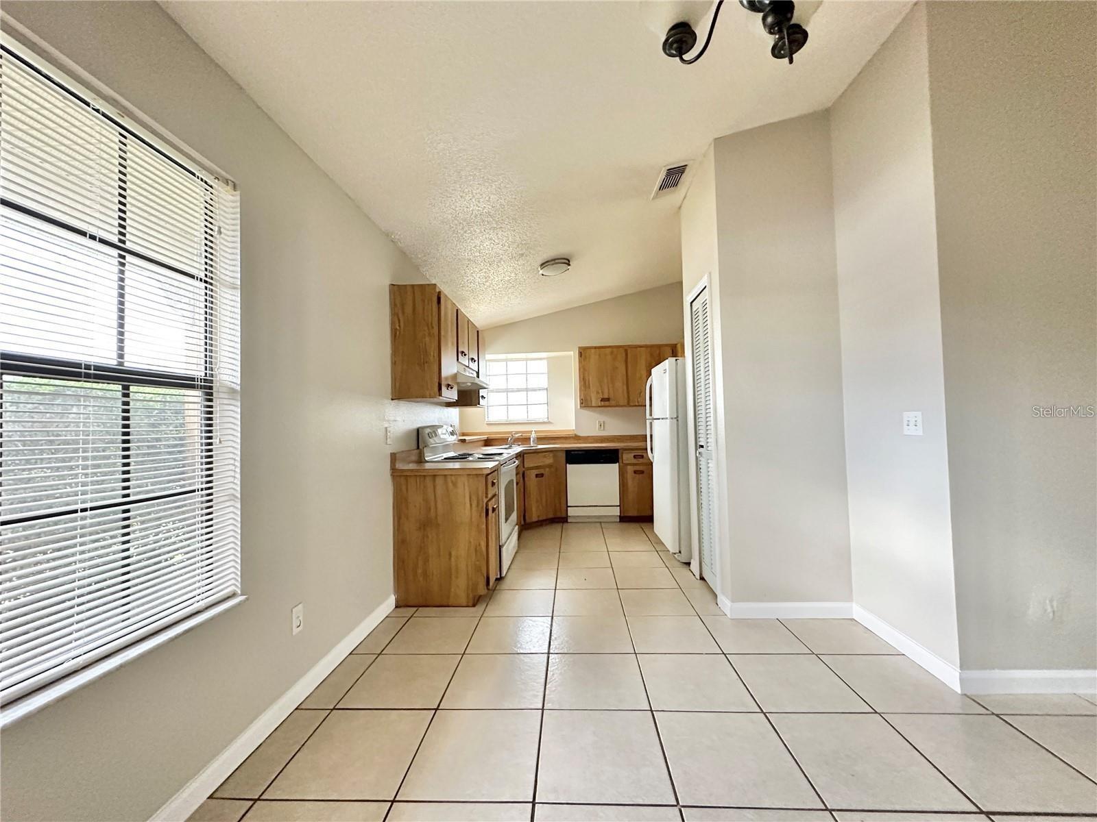DELTONA LAKES UN 41 - Residential Lease