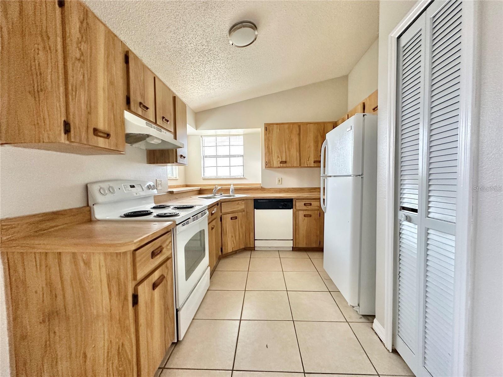 DELTONA LAKES UN 41 - Residential Lease