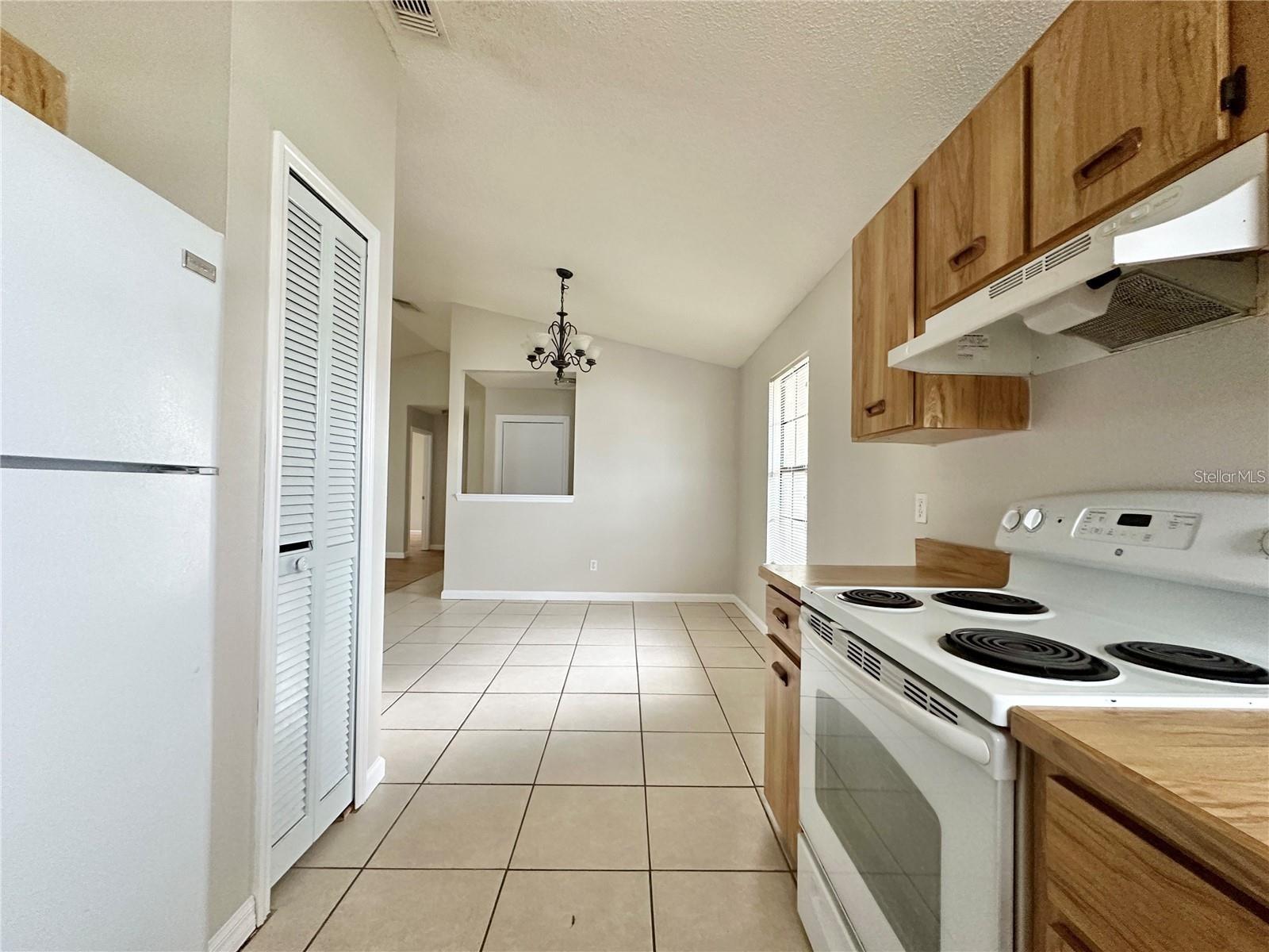 DELTONA LAKES UN 41 - Residential Lease