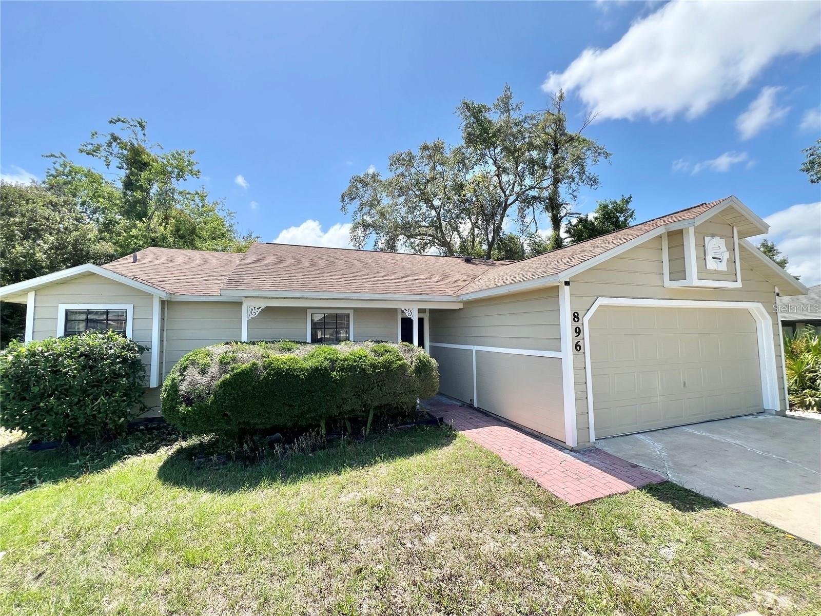 DELTONA LAKES UN 41 - Residential Lease