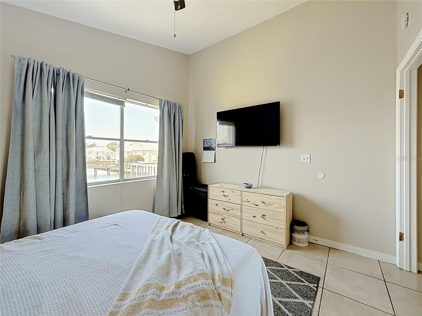 DOCKSIDE CONDO - Residential