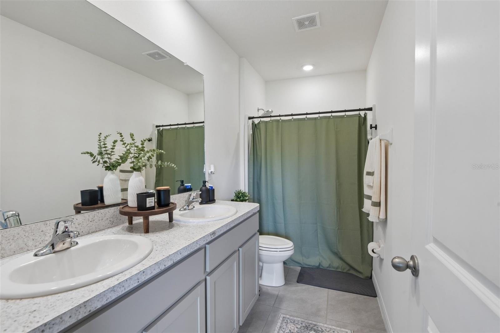 SUMMERSTONE - Residential Lease