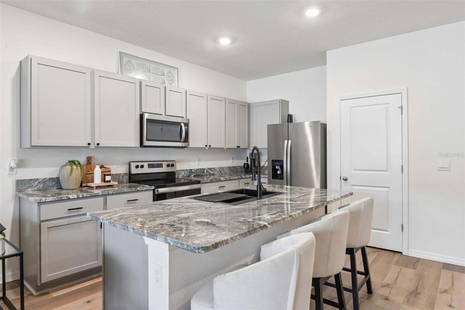 SUMMERSTONE - Residential Lease