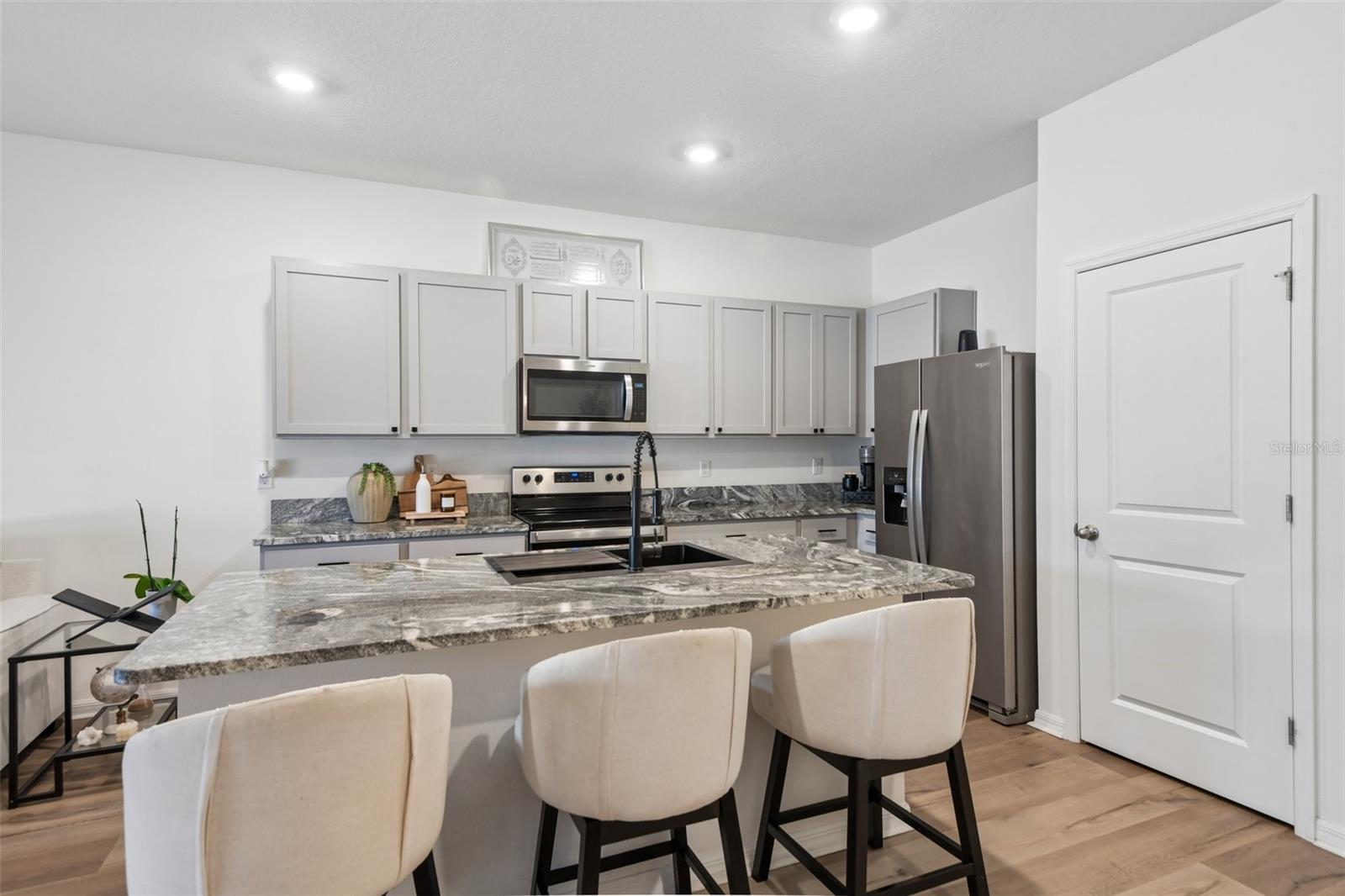 SUMMERSTONE - Residential Lease
