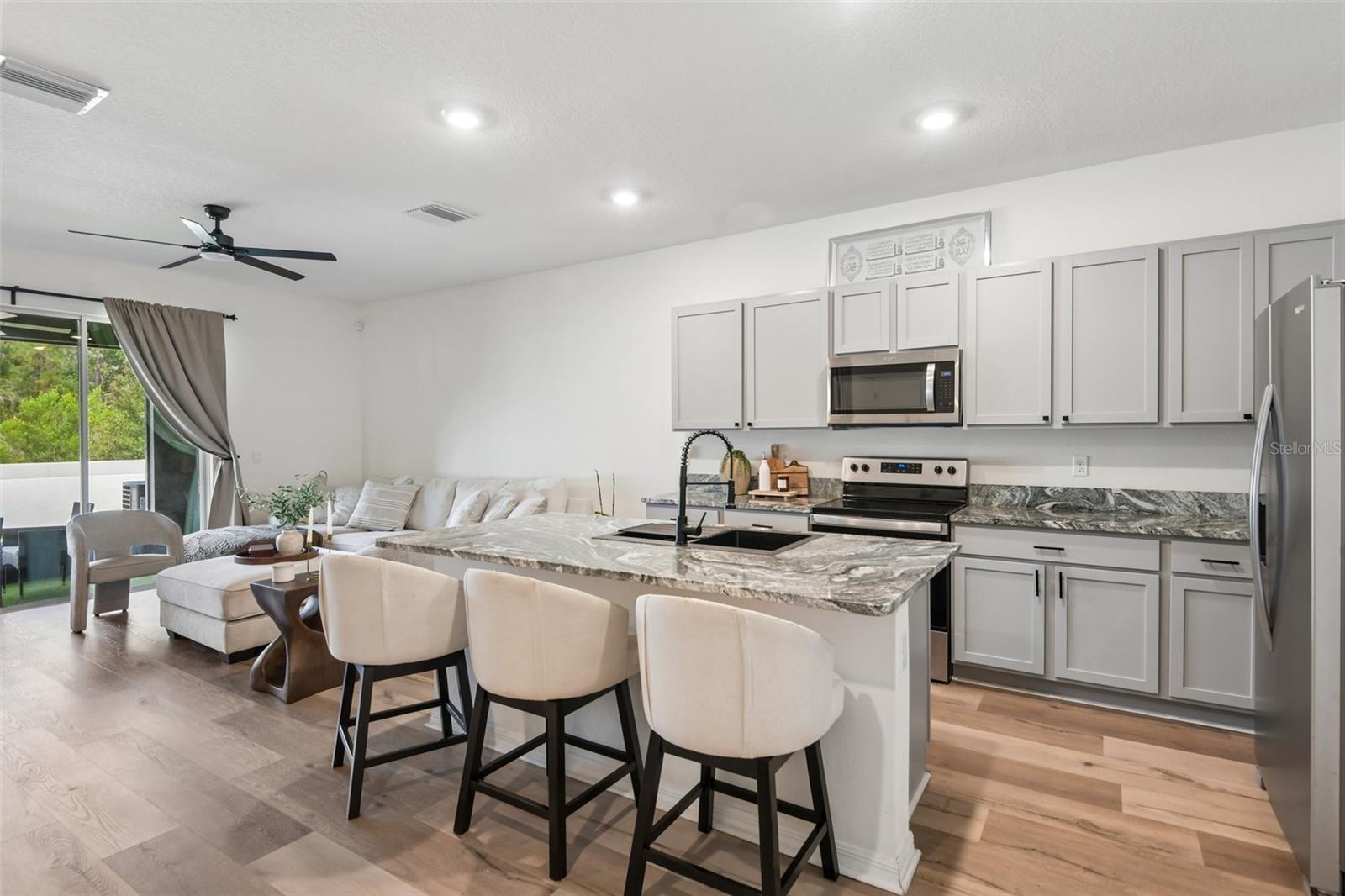 SUMMERSTONE - Residential Lease