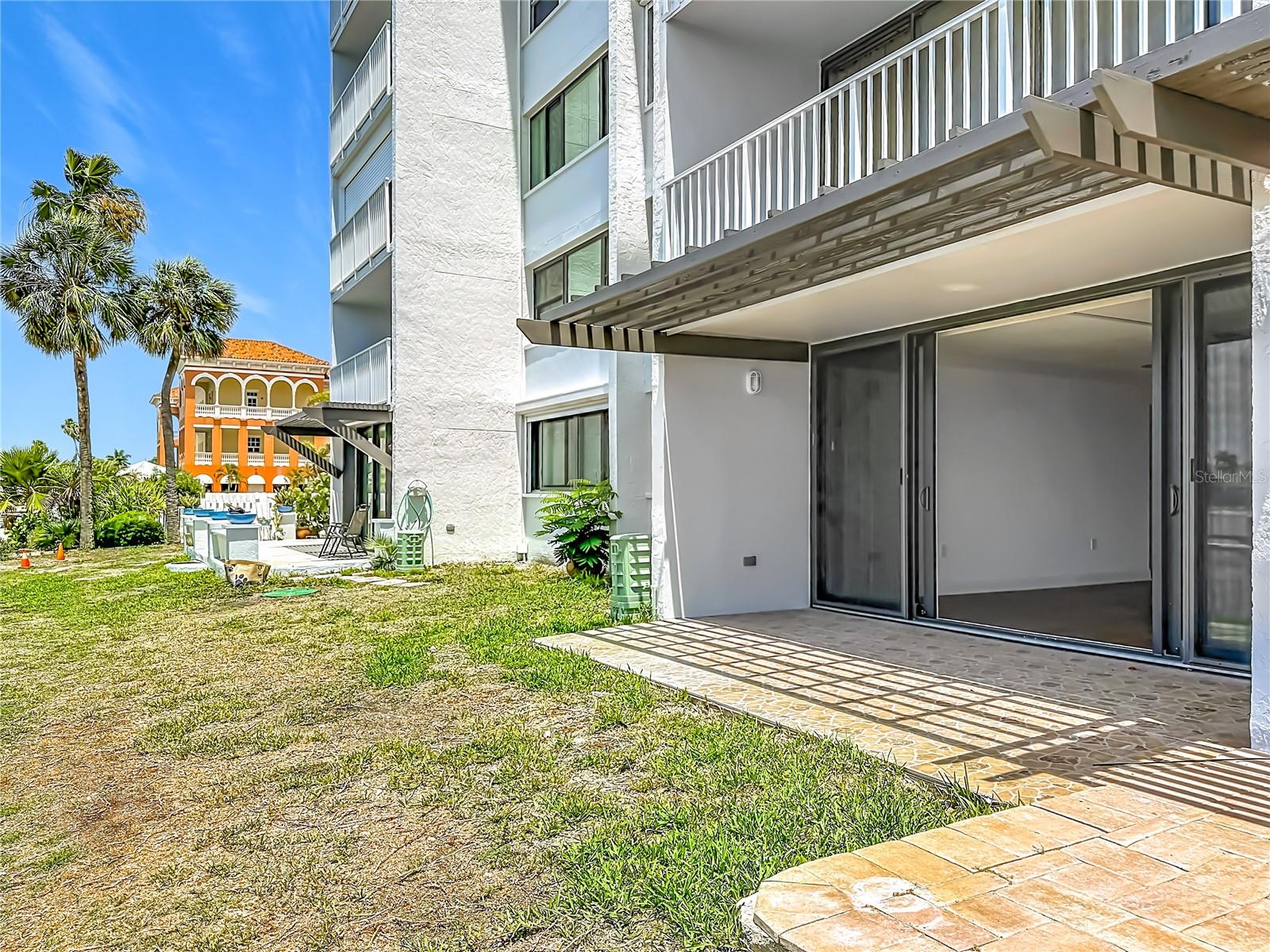 TREASURE ISLAND TENNIS & YACHT CLUB - Residential