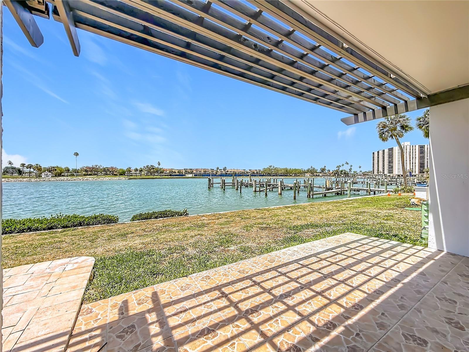 TREASURE ISLAND TENNIS & YACHT CLUB - Residential