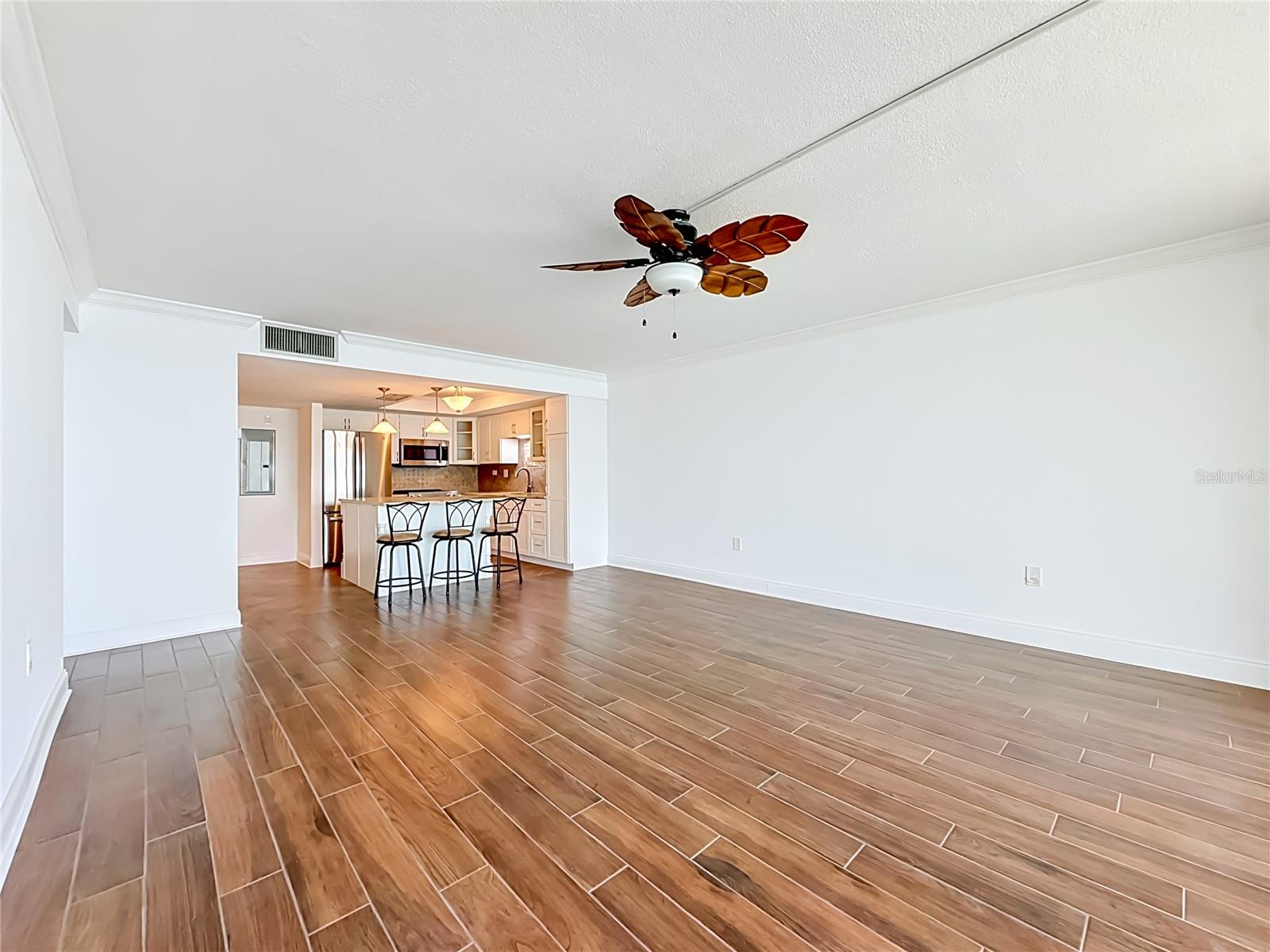 TREASURE ISLAND TENNIS & YACHT CLUB - Residential