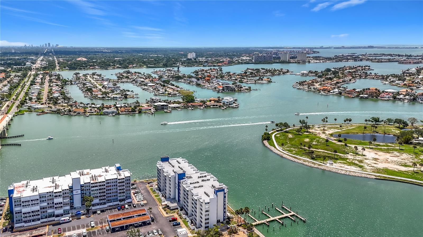 TREASURE ISLAND TENNIS & YACHT CLUB - Residential