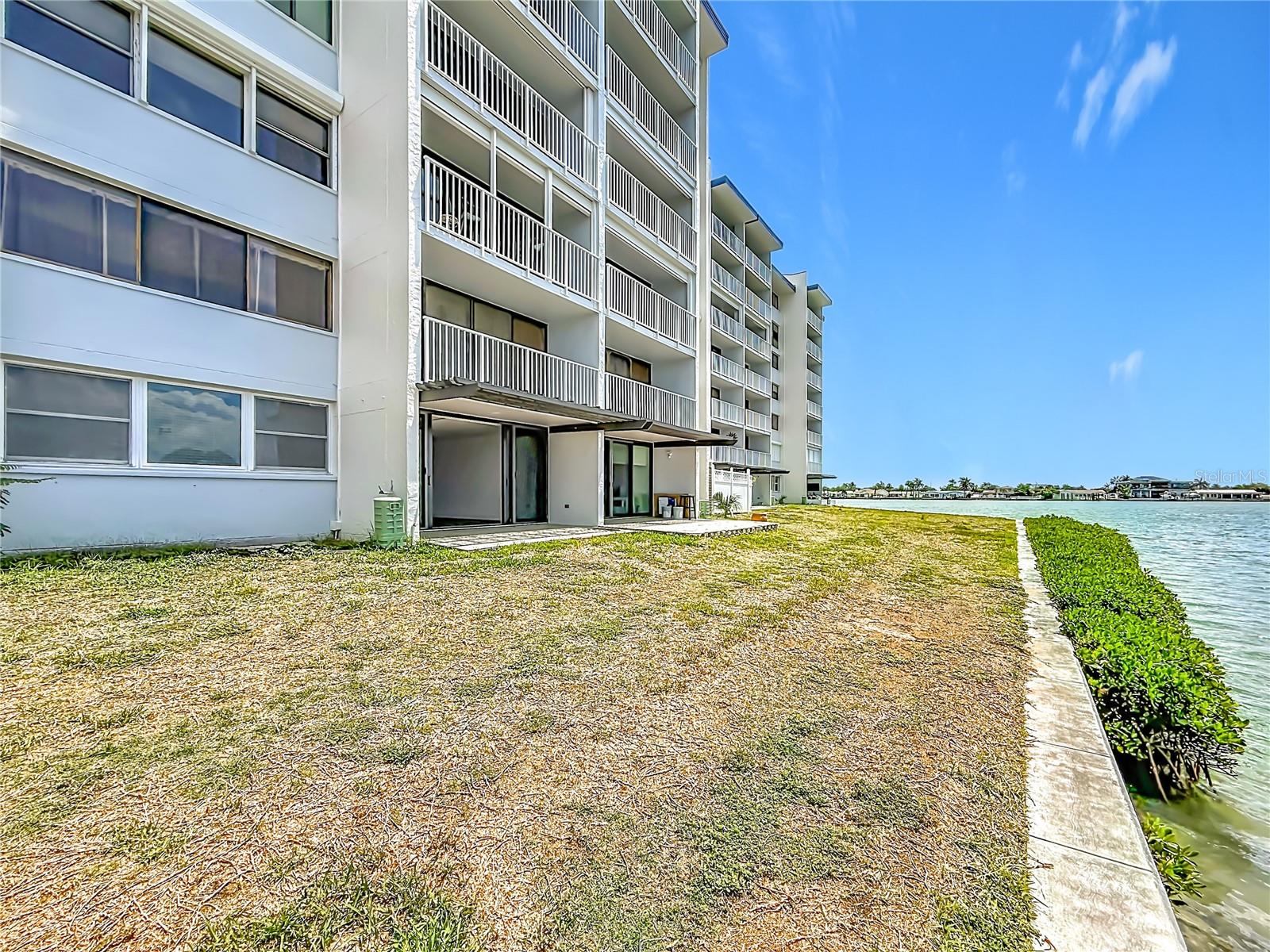 TREASURE ISLAND TENNIS & YACHT CLUB - Residential