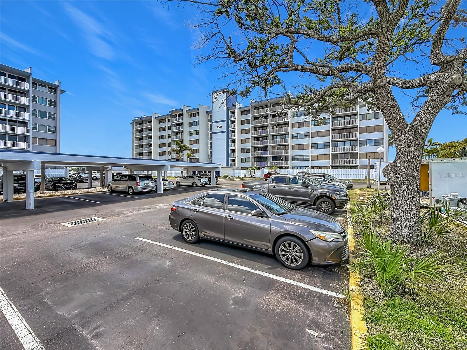 TREASURE ISLAND TENNIS & YACHT CLUB - Residential