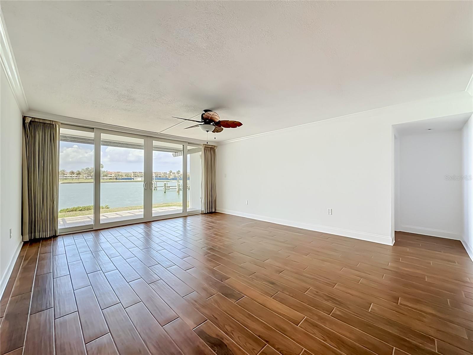 TREASURE ISLAND TENNIS & YACHT CLUB - Residential