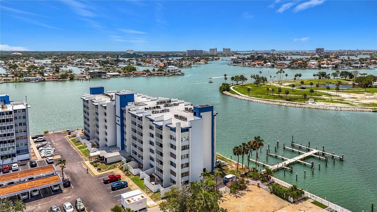 TREASURE ISLAND TENNIS & YACHT CLUB - Residential