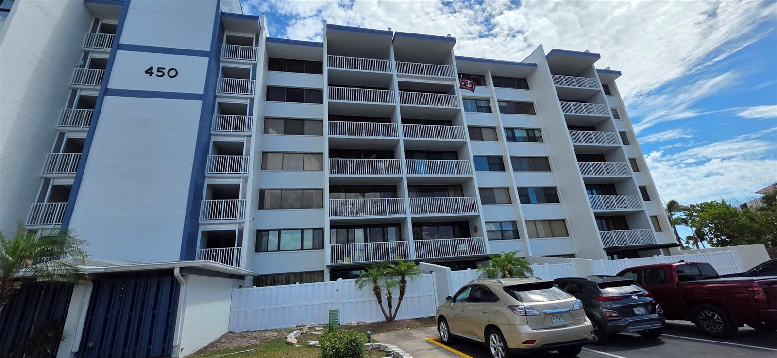 TREASURE ISLAND TENNIS & YACHT CLUB - Residential