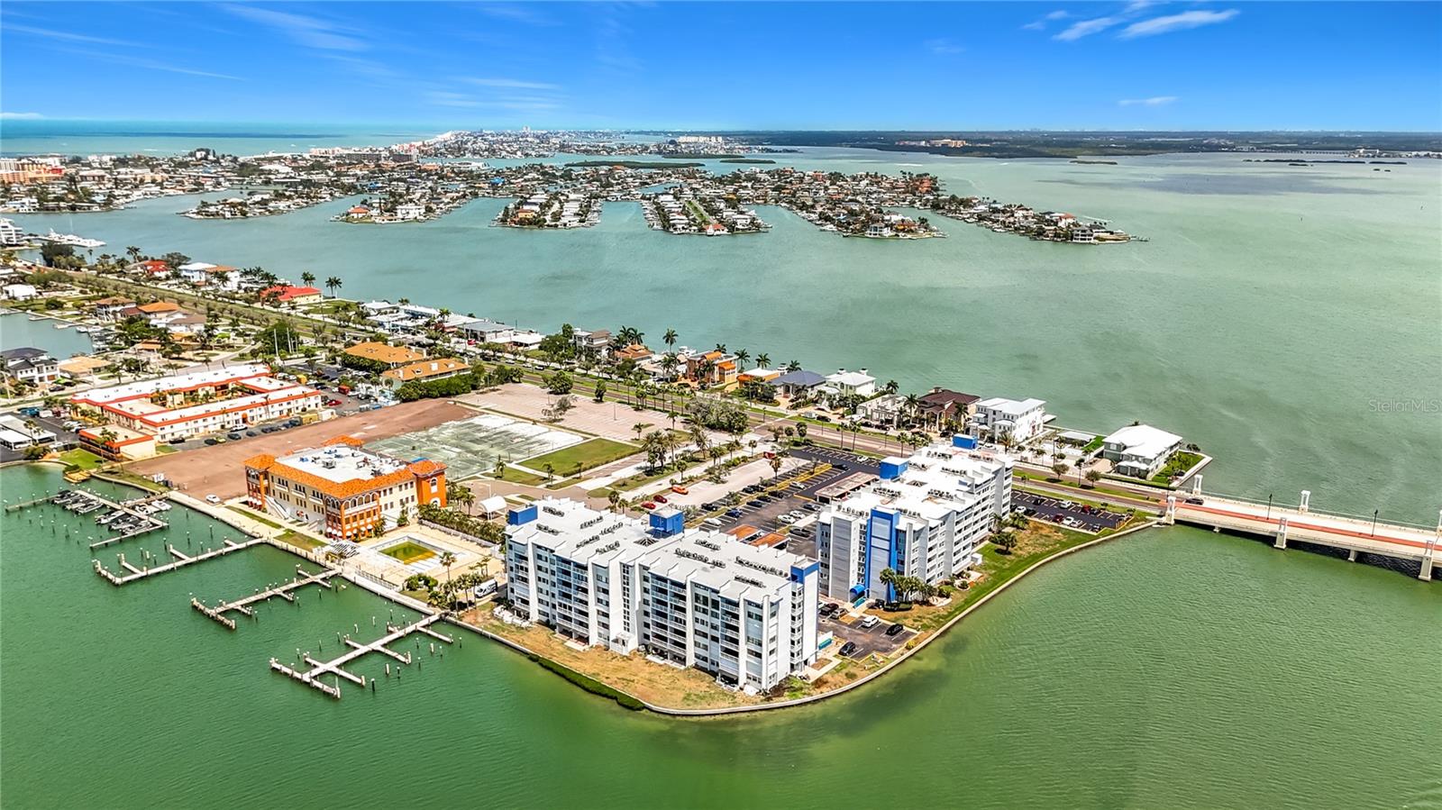 TREASURE ISLAND TENNIS & YACHT CLUB - Residential