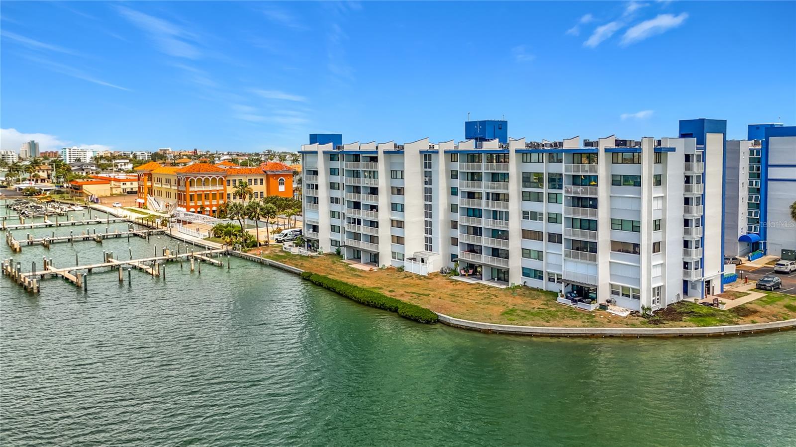 TREASURE ISLAND TENNIS & YACHT CLUB - Residential