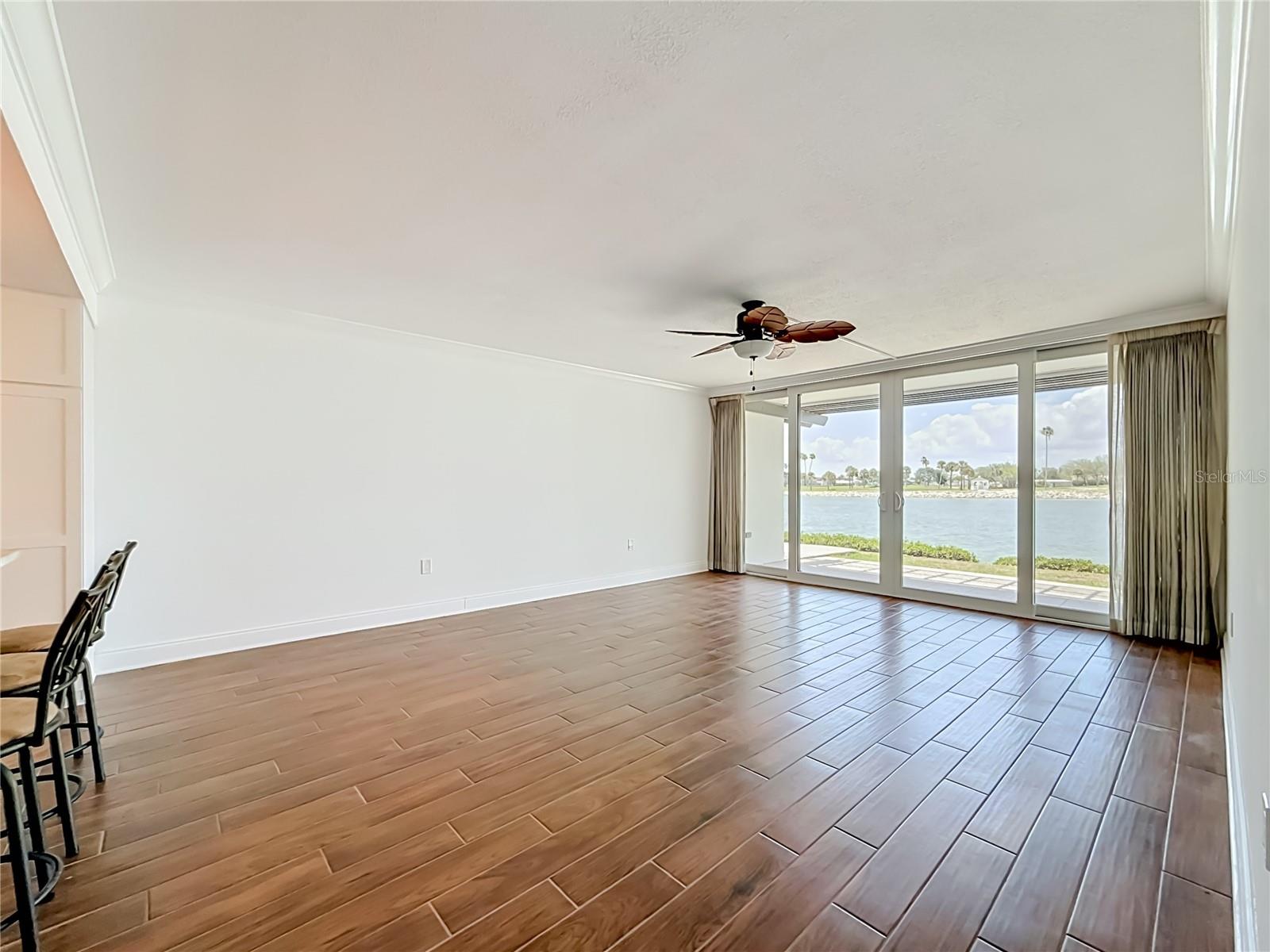 TREASURE ISLAND TENNIS & YACHT CLUB - Residential