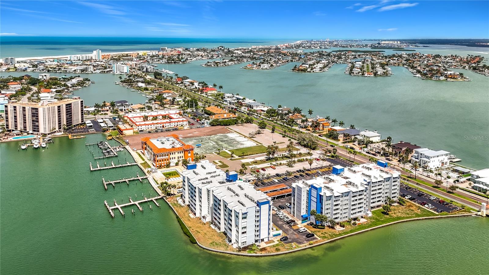 TREASURE ISLAND TENNIS & YACHT CLUB - Residential
