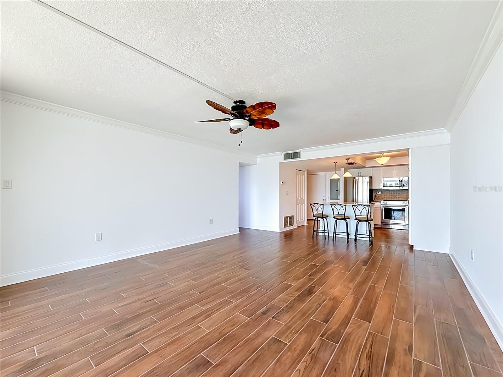 TREASURE ISLAND TENNIS & YACHT CLUB - Residential