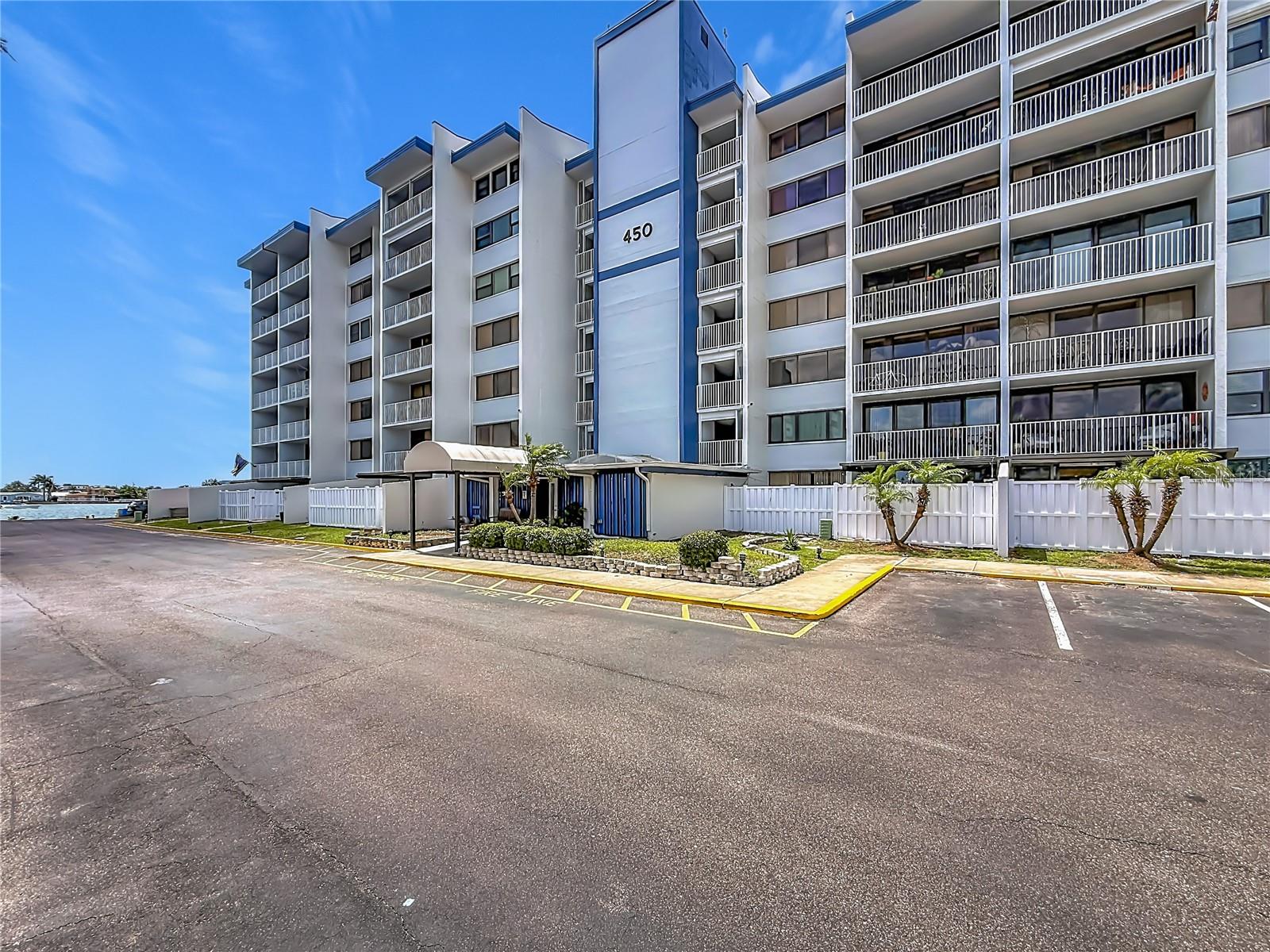 TREASURE ISLAND TENNIS & YACHT CLUB - Residential