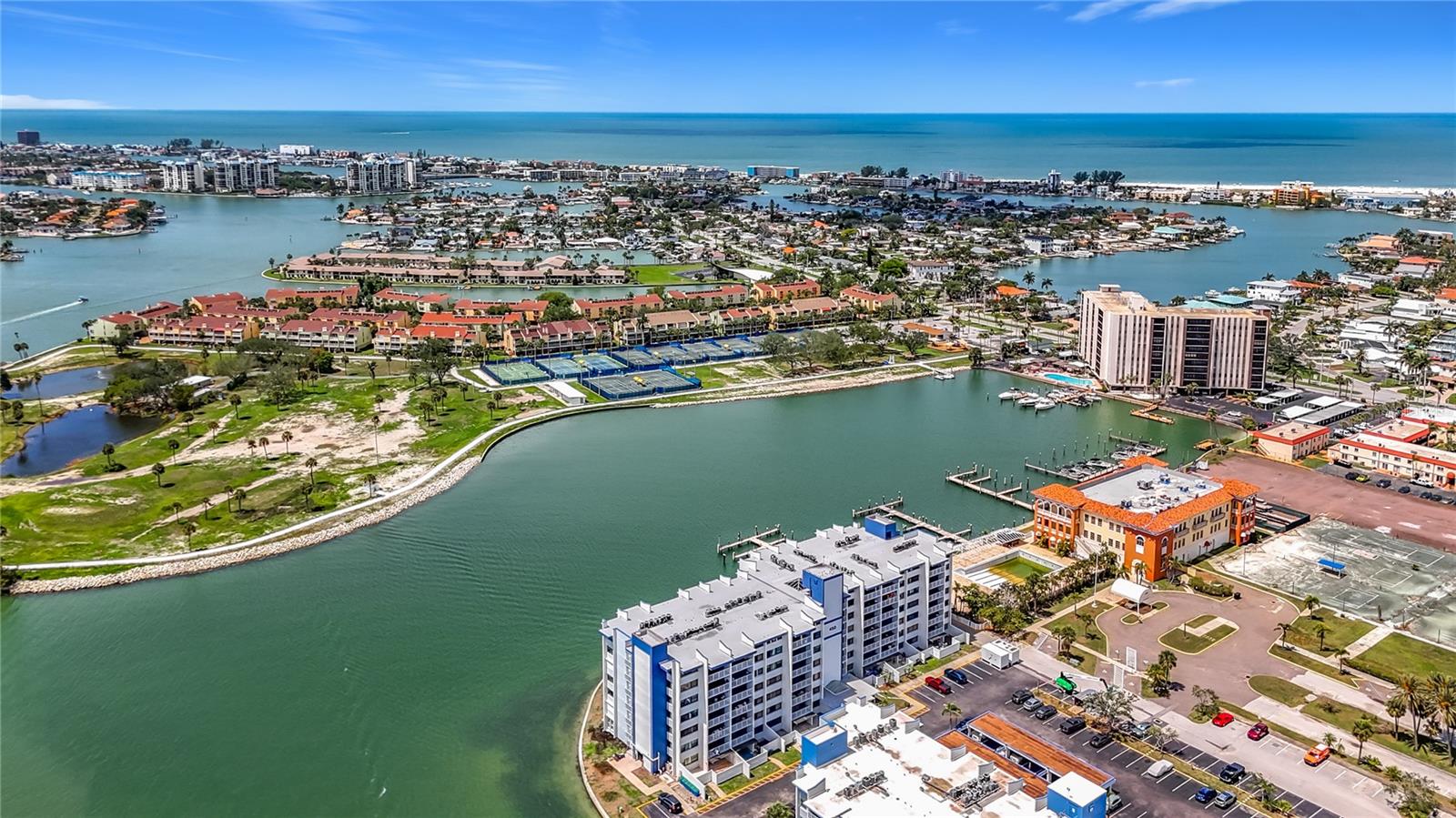 TREASURE ISLAND TENNIS & YACHT CLUB - Residential