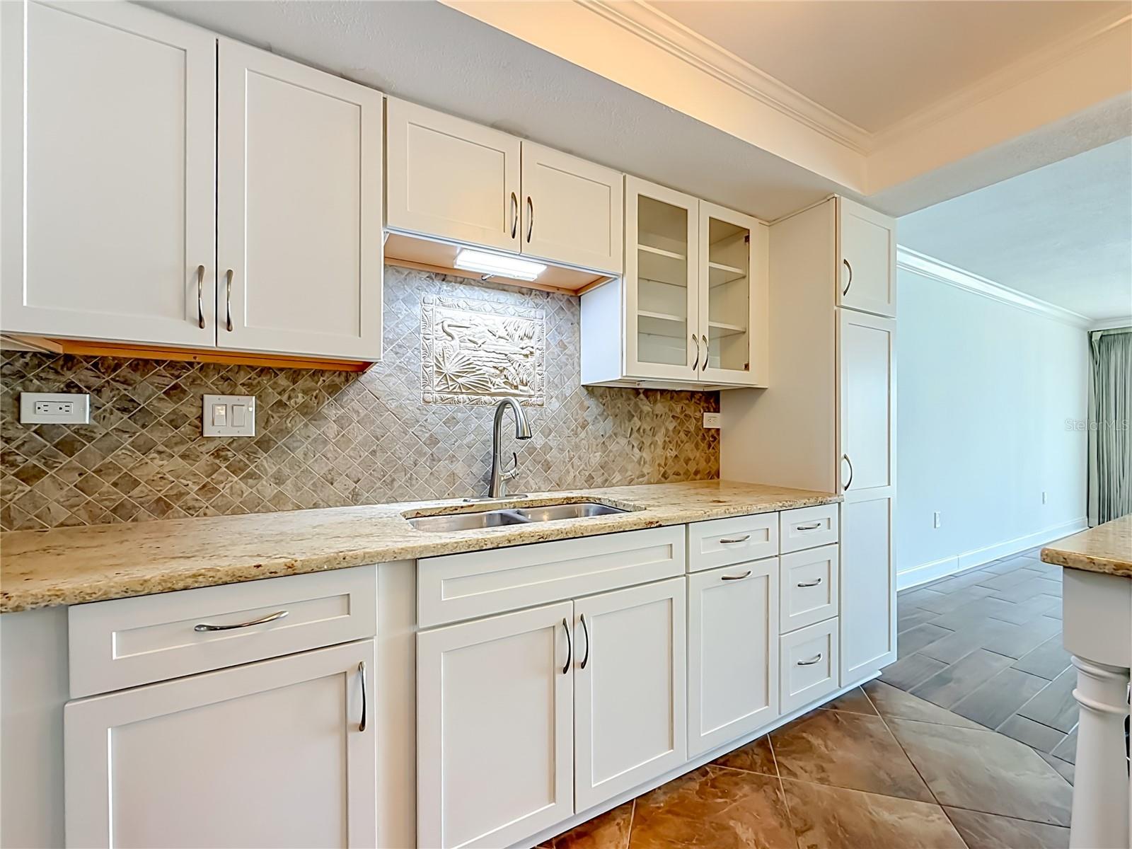 TREASURE ISLAND TENNIS & YACHT CLUB - Residential