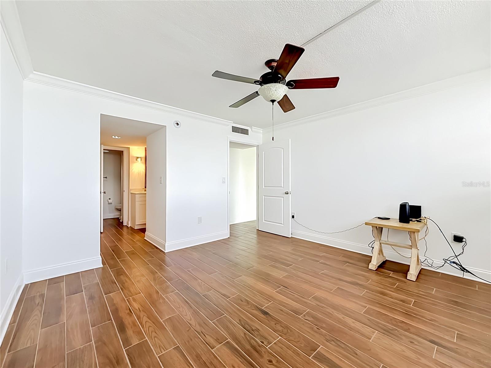 TREASURE ISLAND TENNIS & YACHT CLUB - Residential