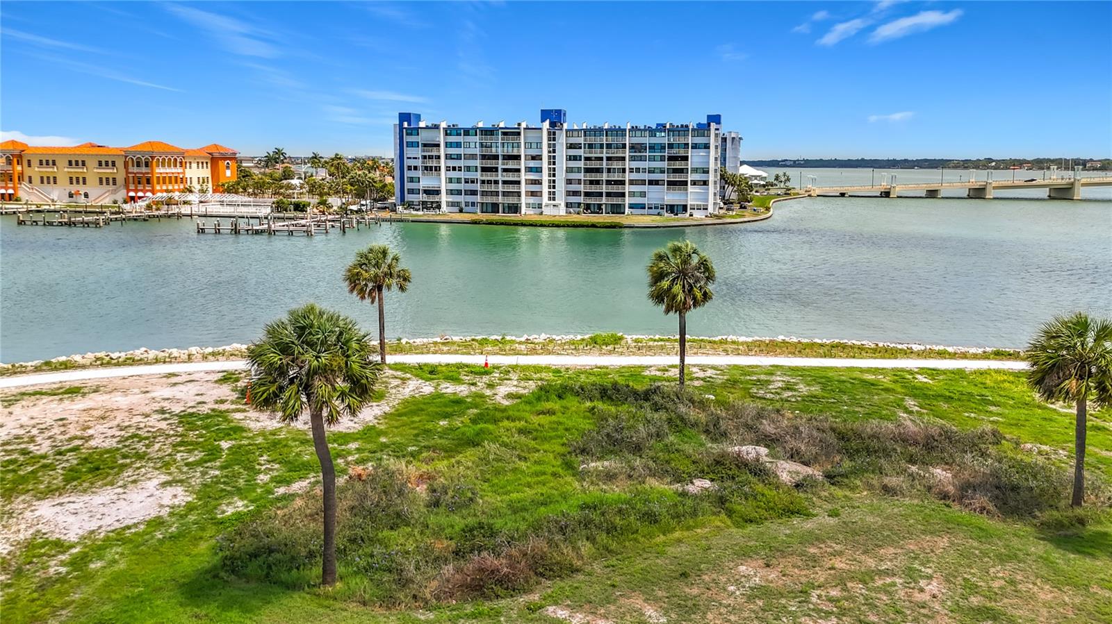 TREASURE ISLAND TENNIS & YACHT CLUB - Residential