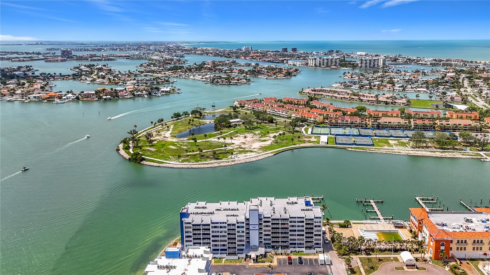 TREASURE ISLAND TENNIS & YACHT CLUB - Residential