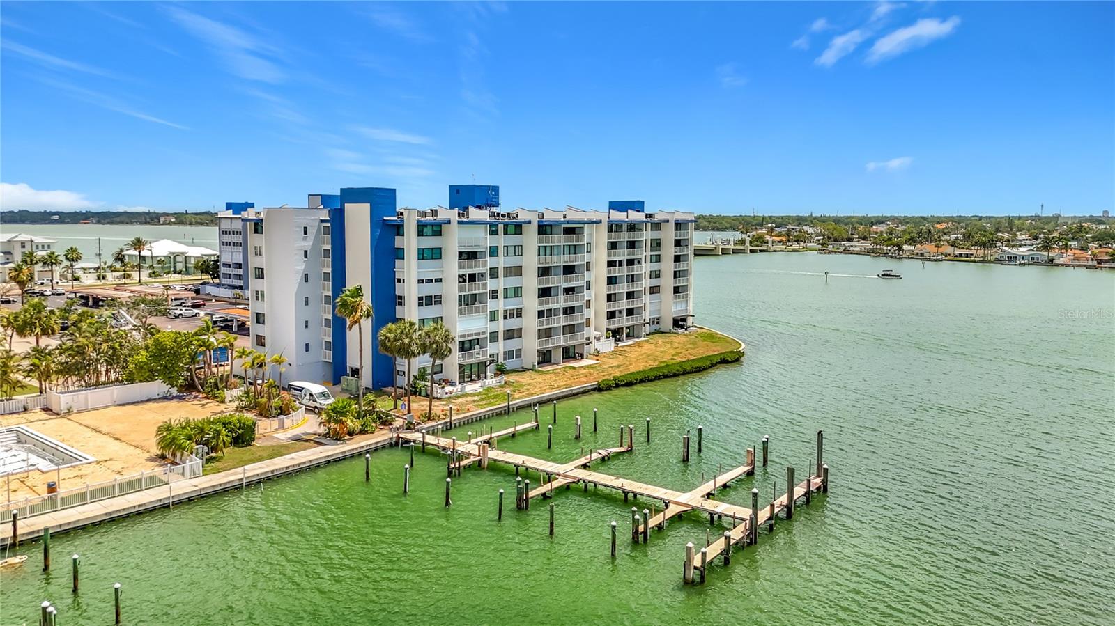 TREASURE ISLAND TENNIS & YACHT CLUB - Residential