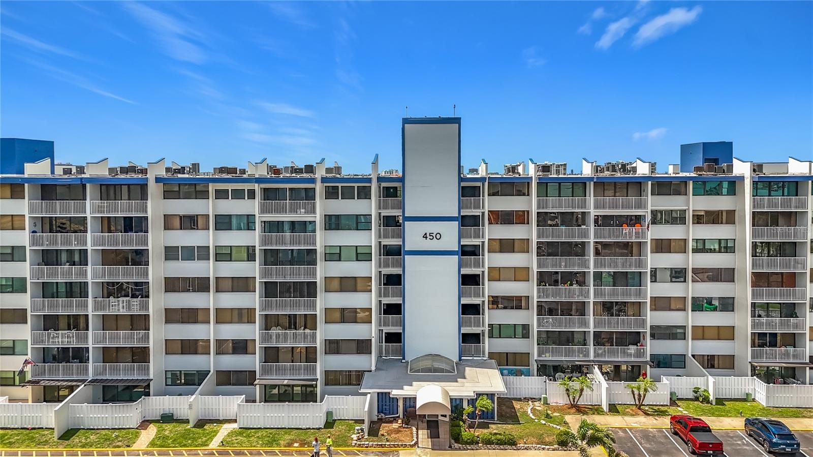 TREASURE ISLAND TENNIS & YACHT CLUB - Residential