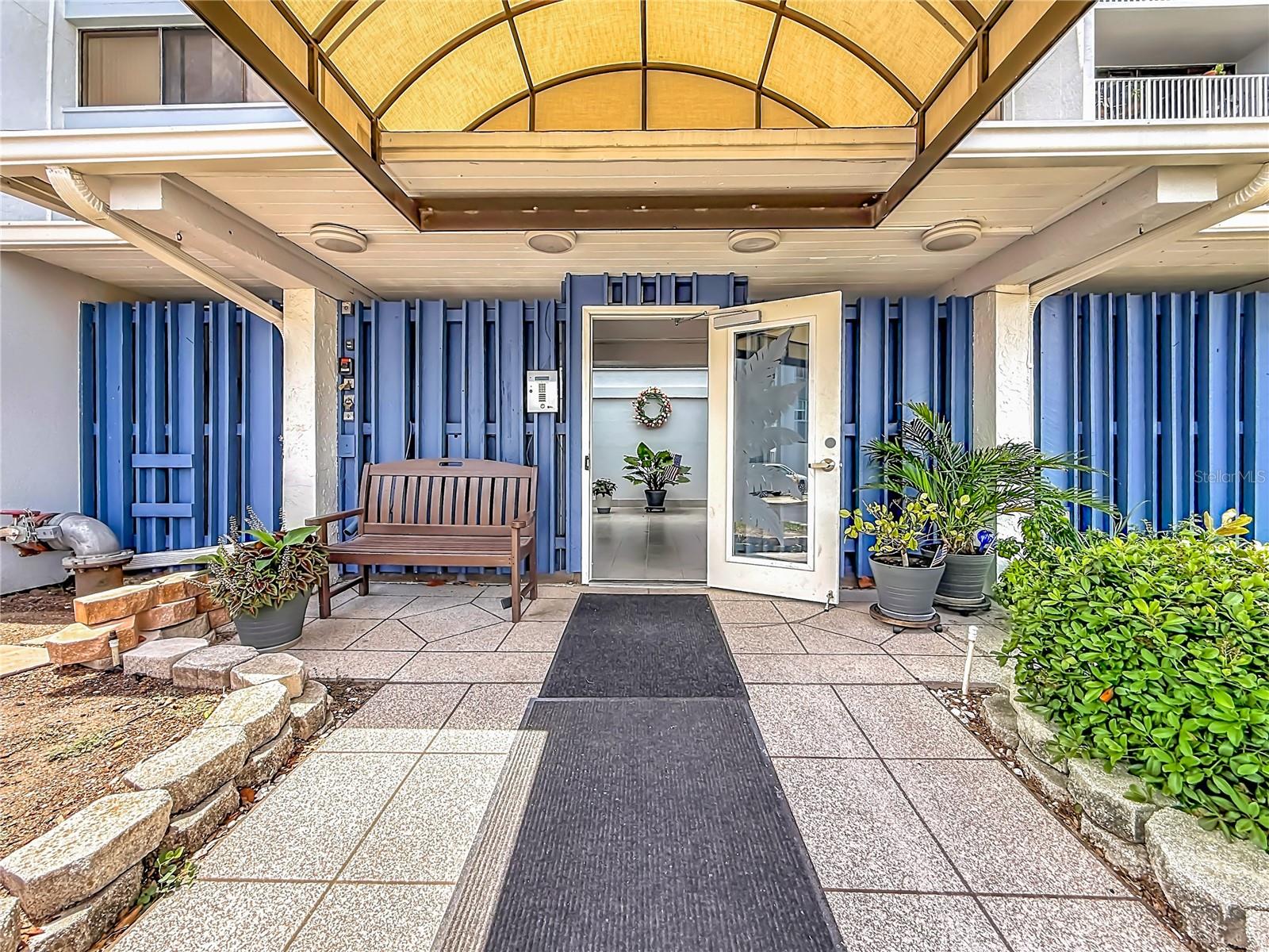 TREASURE ISLAND TENNIS & YACHT CLUB - Residential