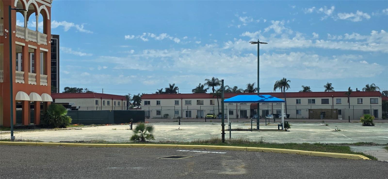 TREASURE ISLAND TENNIS & YACHT CLUB - Residential