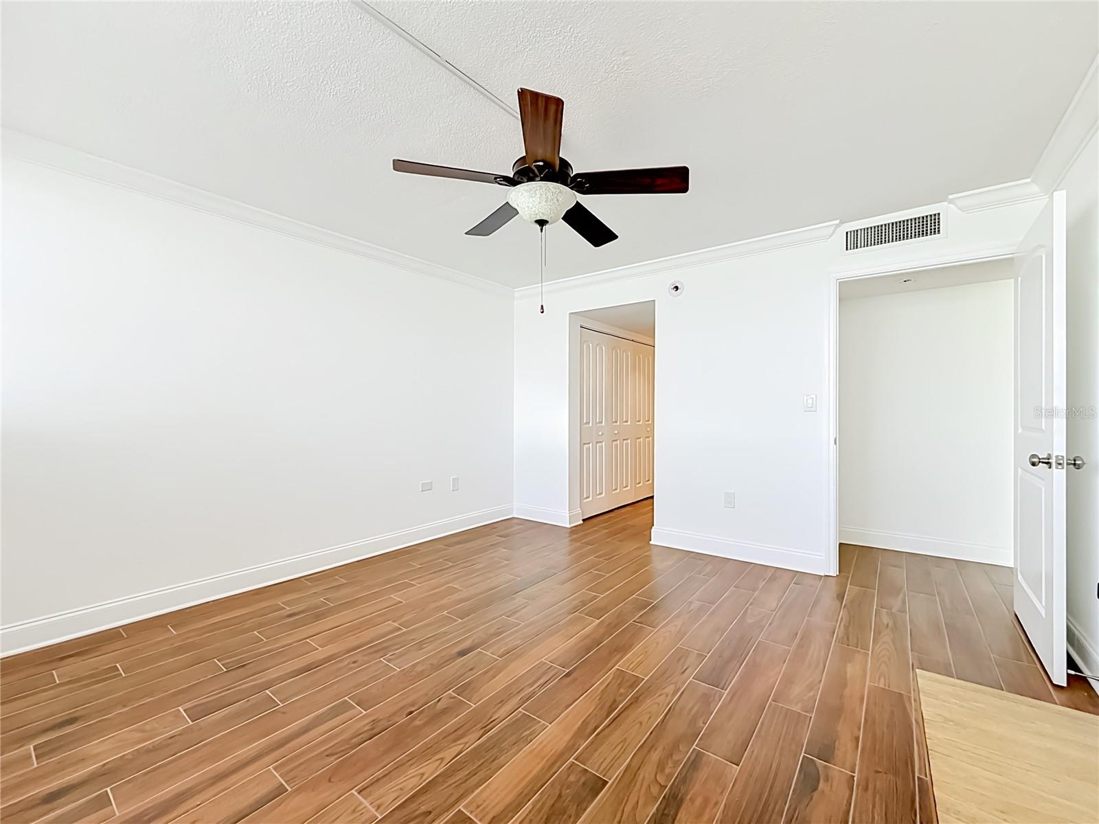 TREASURE ISLAND TENNIS & YACHT CLUB - Residential