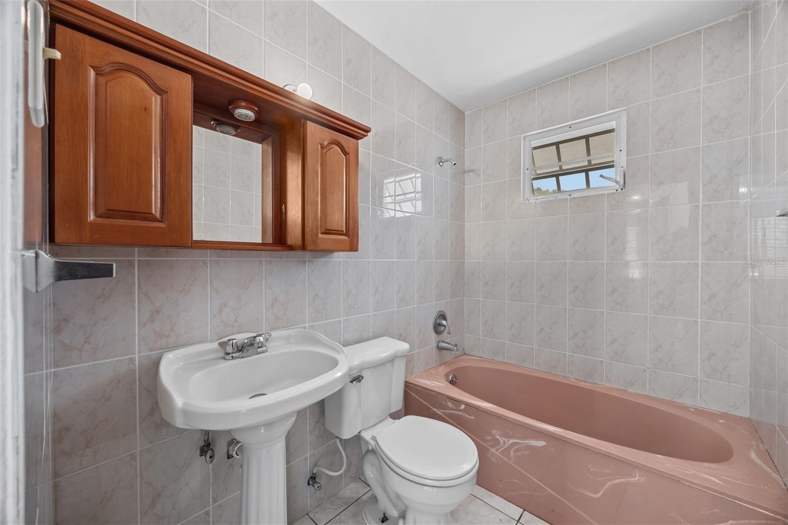 LAS CALDERONAS COMMUNITY - Residential Income