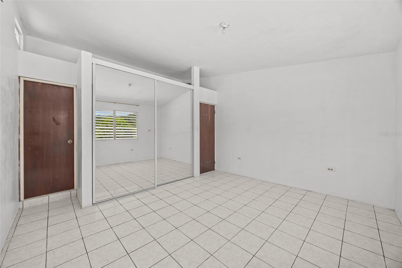 LAS CALDERONAS COMMUNITY - Residential Income