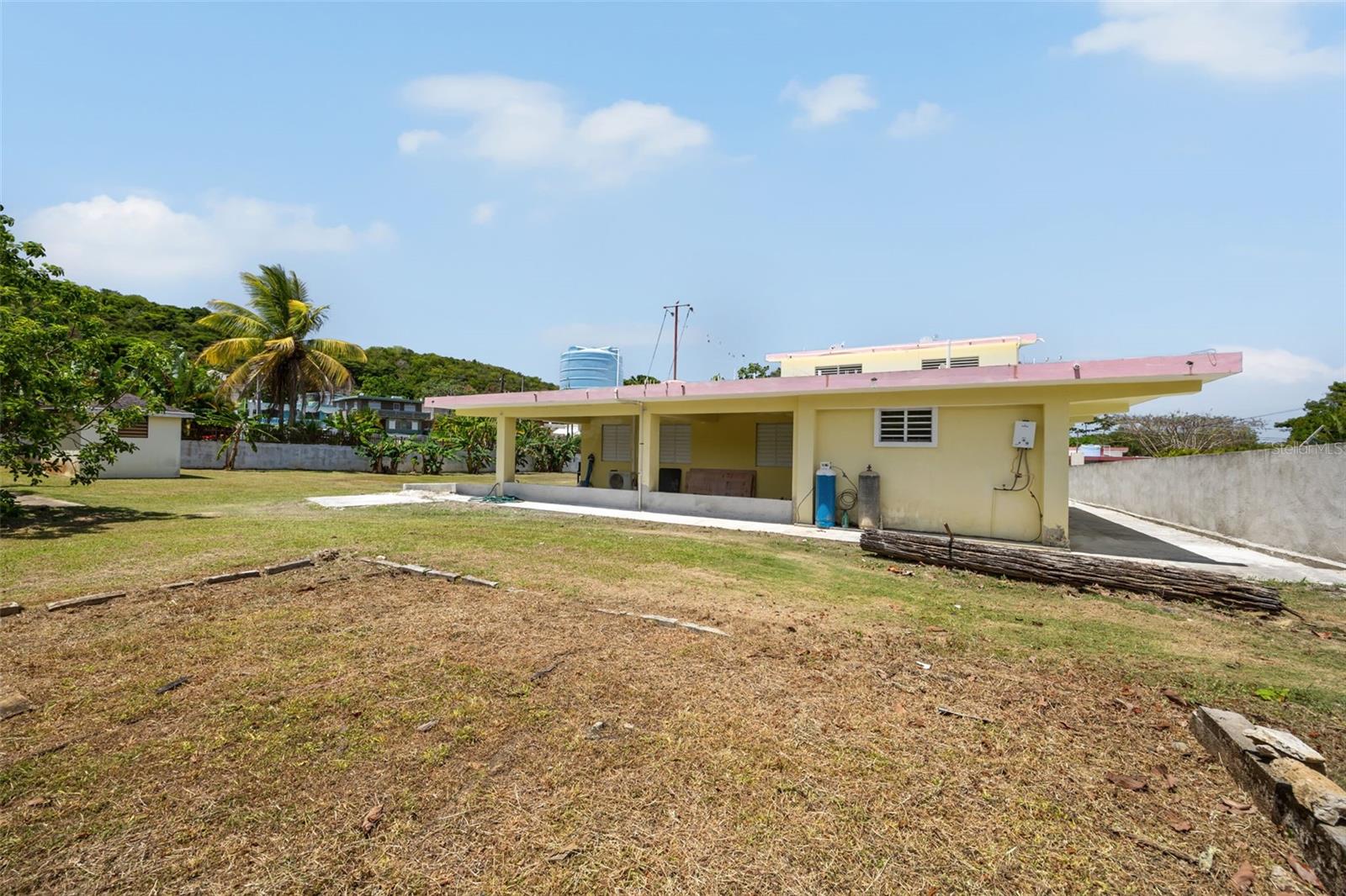 LAS CALDERONAS COMMUNITY - Residential Income