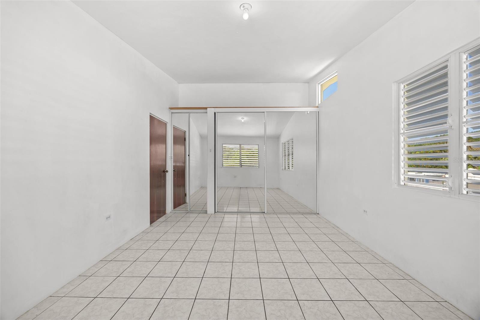 LAS CALDERONAS COMMUNITY - Residential Income
